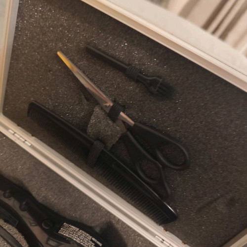 Alaska hair clipper set HC 1100AB like new with case