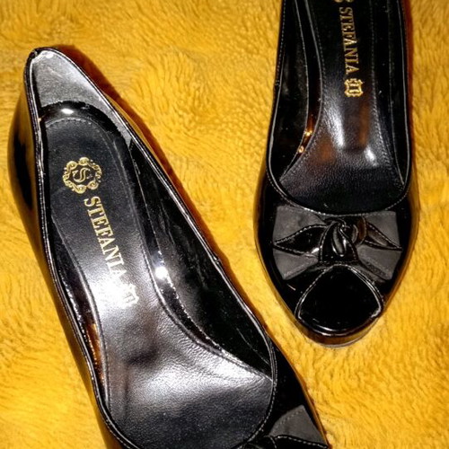 Stefania black patent leather pumps like new, size 38