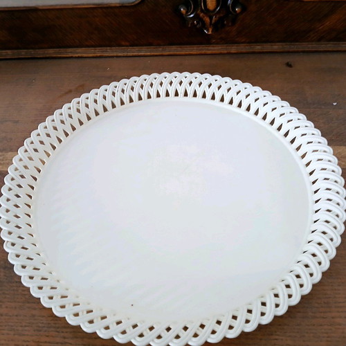 Decorative round plastic serving platter white color like new