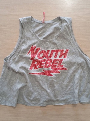 Pink Woman sleeveless T-shirt size M like new, grey and red