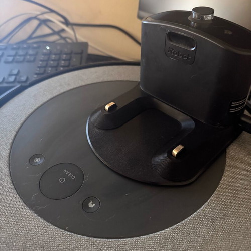 iRobot Roomba i3 vacuum cleaner