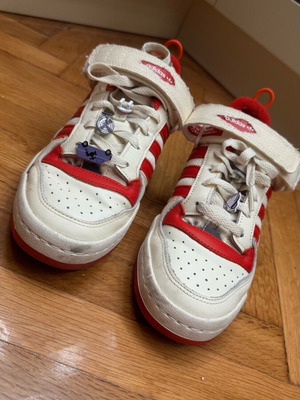 Adidas sneakers Home Alone design size 40 like new, white and red