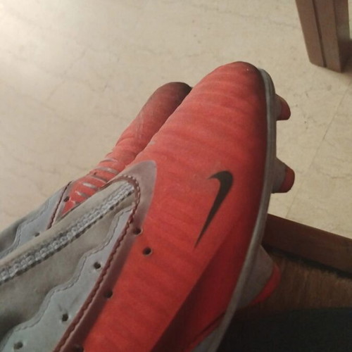 Nike football shoes like new, size 40, red and turquoise