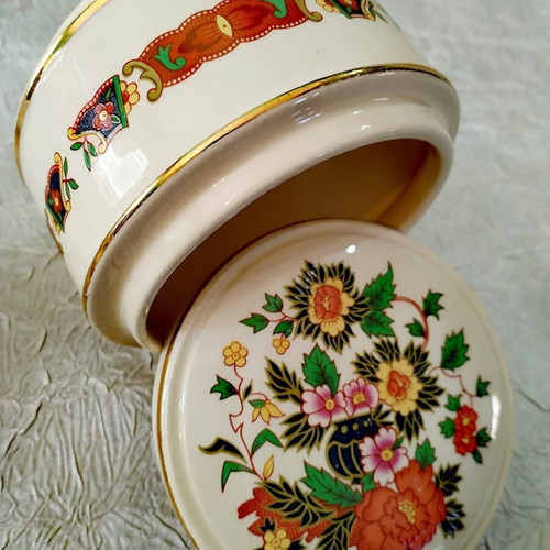 Sadler porcelain box like new in ecru color with colorful decorations