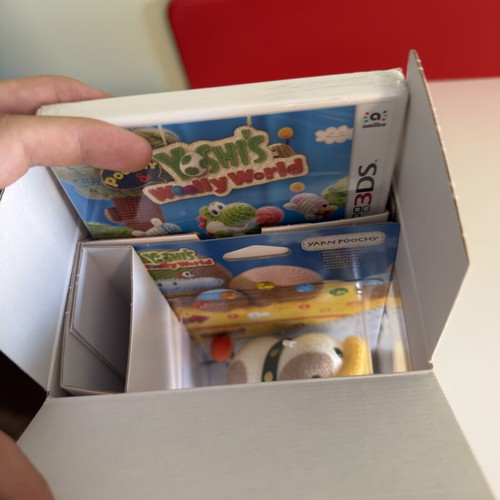Poochy & Yoshi’s Woolly World Collector’s Edition 3DS game with amiibo, new