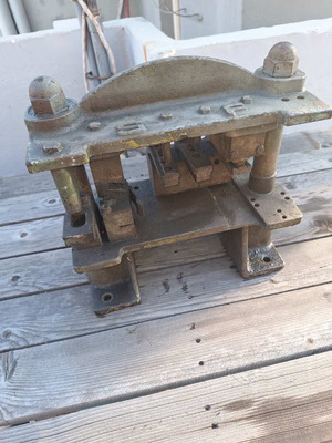 S F Manual Press for Aluminum Profile Processing used, cast iron