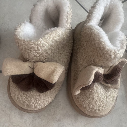 Girls' shoes pack of 6, sizes 22-23, like new