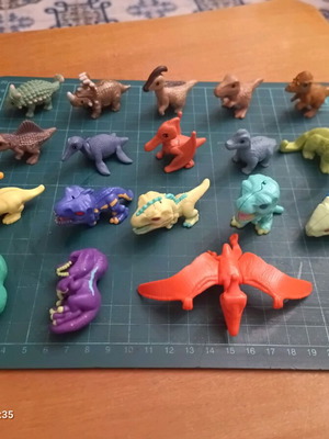 Kinder Surprise φιγούρες δεινοσαύρων από Natoons και Jurassic World, σετ 18