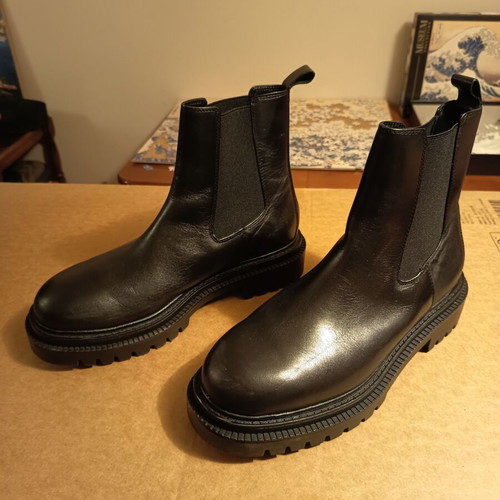 Chelsea boots leather size 43 like new, black