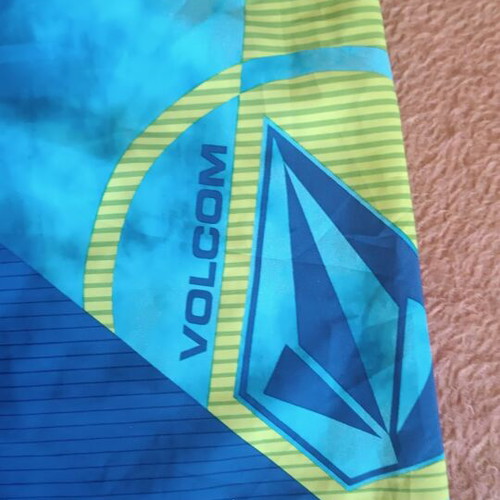 Volcom swim shorts size XL like new, multicolor
