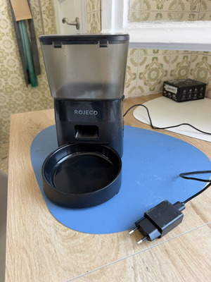 Rojeco automatic pet feeder