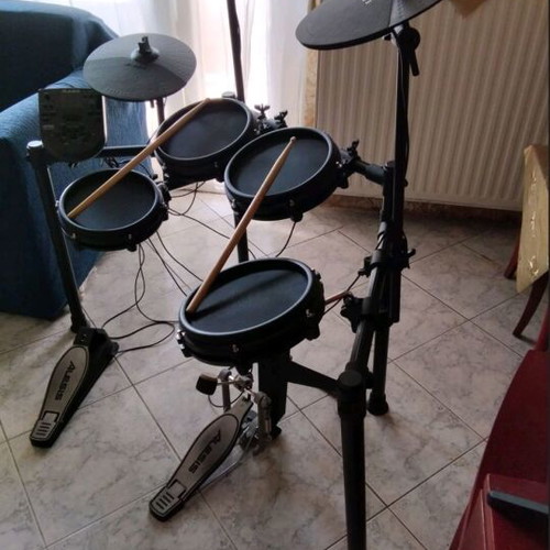 Electronic drums with Alesis drum module like new