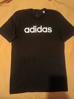 Adidas men's t-shirt medium black like new