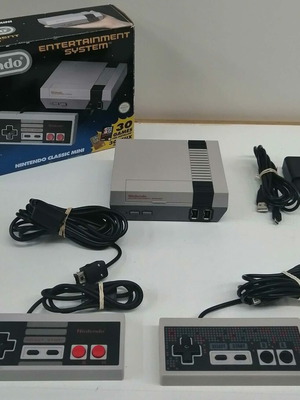 Nintendo NES Classic Edition σαν καινούργιο με 30 προεγκατεστημένα παιχνίδια και 2 χειριστήρια