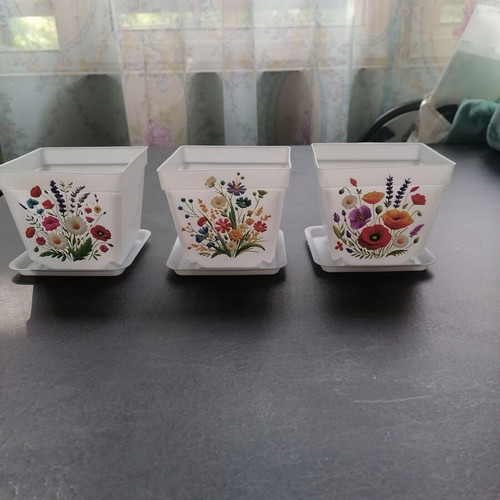 Set of 3 small flower pots new, plastic with drainage holes