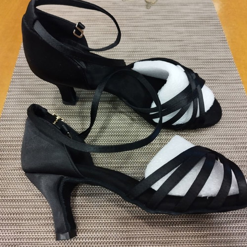 Women’s Latin Dance shoes new, size 39.5, black