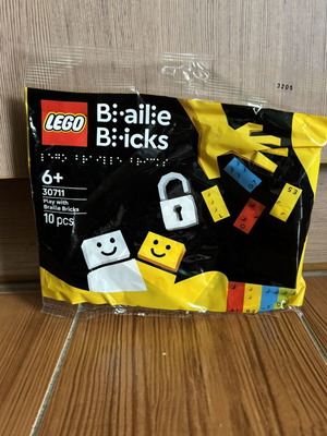 Lego Play with Braille Bricks paper bag polybag 30711