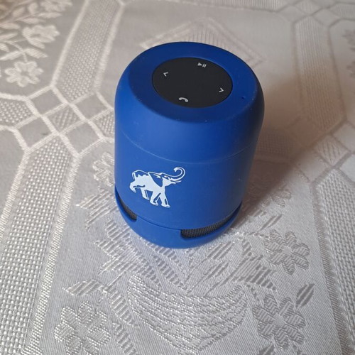 Old Holborn Bluetooth speaker portable, like new, blue