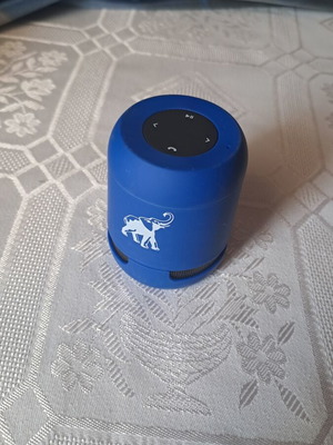Old Holborn Bluetooth speaker portable, like new, blue