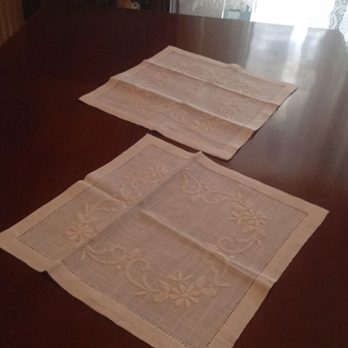 Handmade embroidery set on fine linen, 7 pieces, new