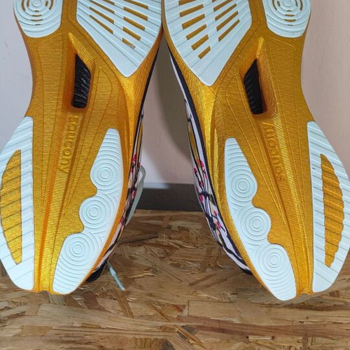 Saucony Endorphin Speed 5 Tokyo Size EU 47 New