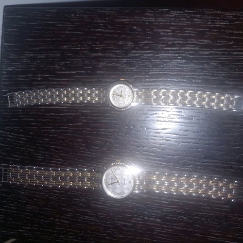 Akashi men's and women's watch set like new, gold and silver