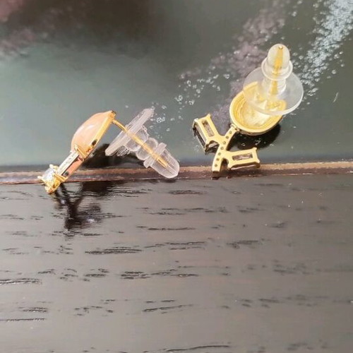 Tulip earrings new with beige zircon