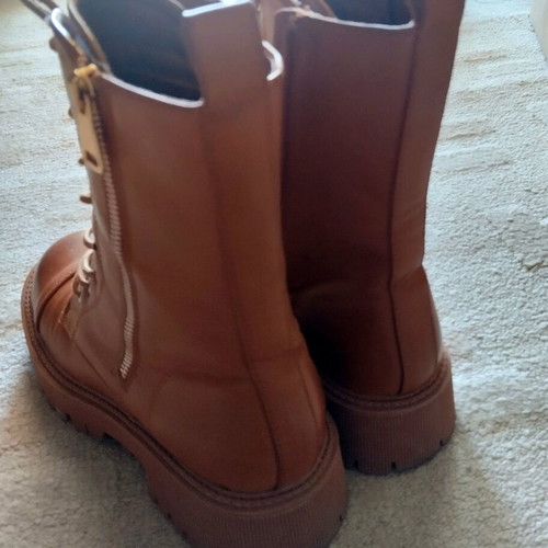 Women's boots like new, size 39, brown tan with zipper and laces
