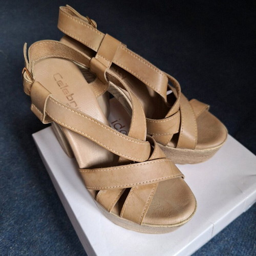 Celebrity platform sandals like new, beige, size 39