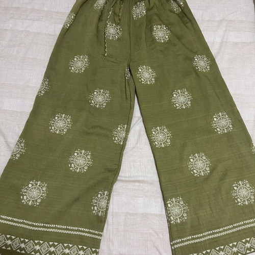 Pants and blouse set like new, green shiny texture