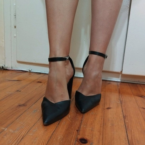 Heels with strap used, black, size 36, with wear on toe