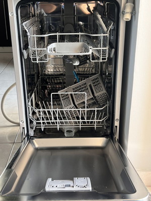 Pitsos Dishwasher like new with Wi-Fi for 9 place settings DosageAssist inox