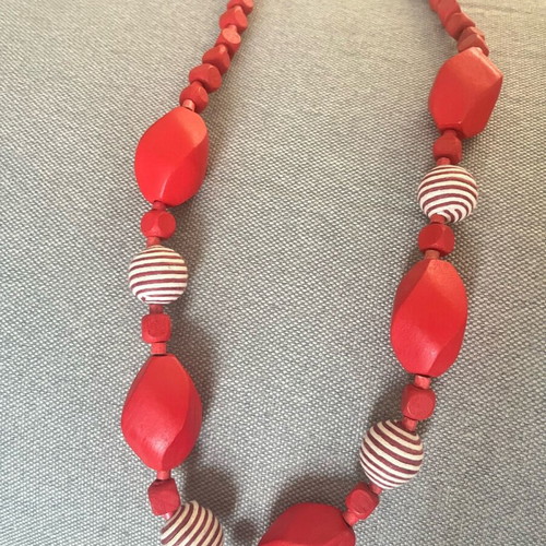 Necklace like new, red