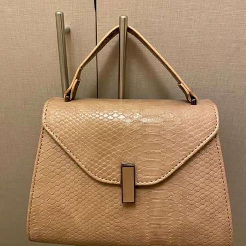 Beige shoulder bag new, medium size