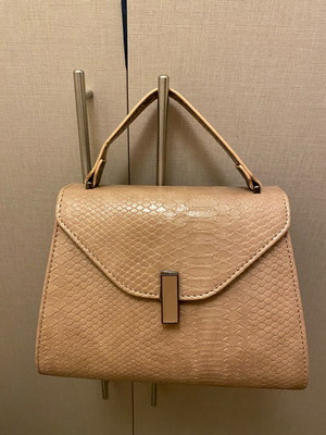 Beige shoulder bag new, medium size