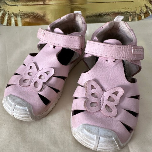 Pink sandals size 24 like new, leather