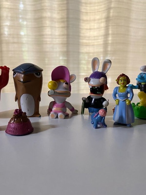 Collectible figures used, lot of 10 pieces