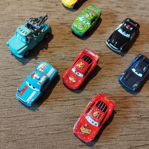 McQueen toy cars set of 8 like new, metal