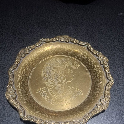Vintage brass decorative plates set of 2 Egyptian profiles 18cm like new