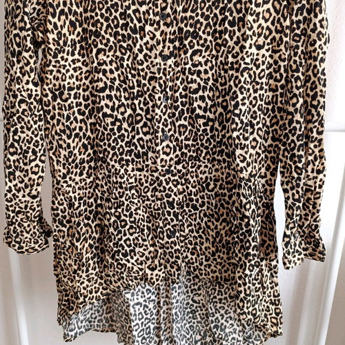 Janina women's long leopard shirt Small like new