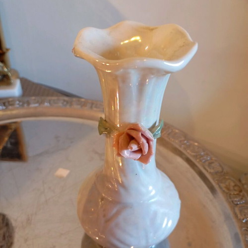 Small porcelain vase like new, vintage
