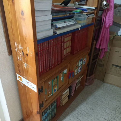 Wooden bookcase large with 4 rows of shelves used