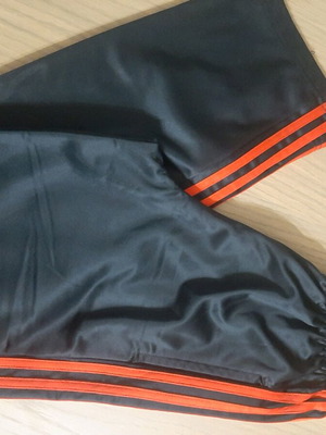 Φόρμα παιδική μεταχειρισμένη, μέγεθος 158 cm, μαύρη με κόκκινες ρίγες