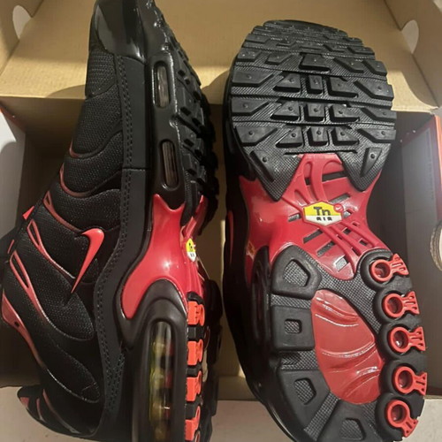 Nike TN athletic shoes new, size 44, black and red