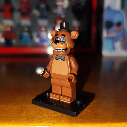Freddy Fazbear minifigure like new with stand and microphone