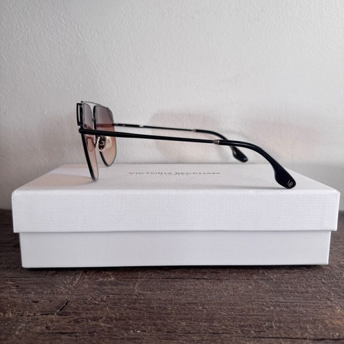 Victoria Beckham VB229S 001 Polarized Sunglasses like new, black