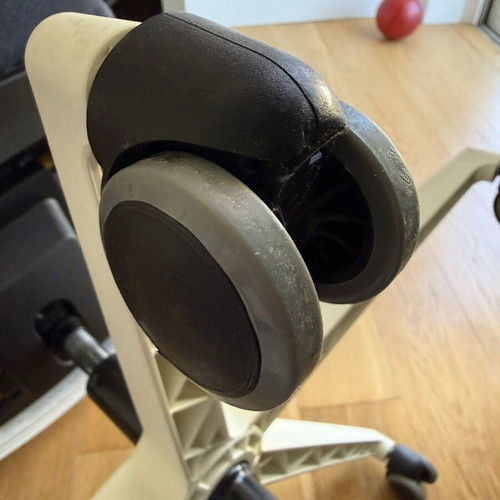 Interstuhl professional office chair with mesh back