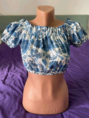 Floral off shoulder crop top Ebita like new, multicolor turquoise, size S-M