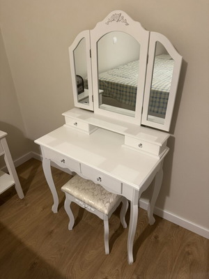 Boudoir vanity with triple mirror and stool like new