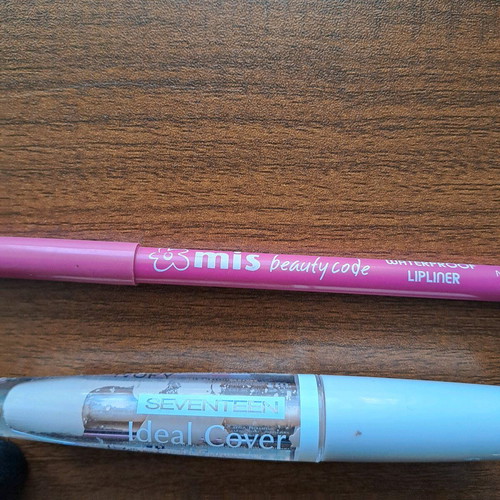 Makeup pack used with Grigi lipsticks, Seventeen concealer, Rimmel